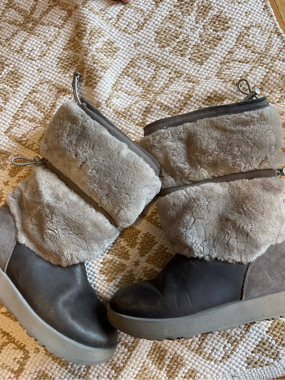 UGG Women's Gray Shearling Cuff Winter Boots